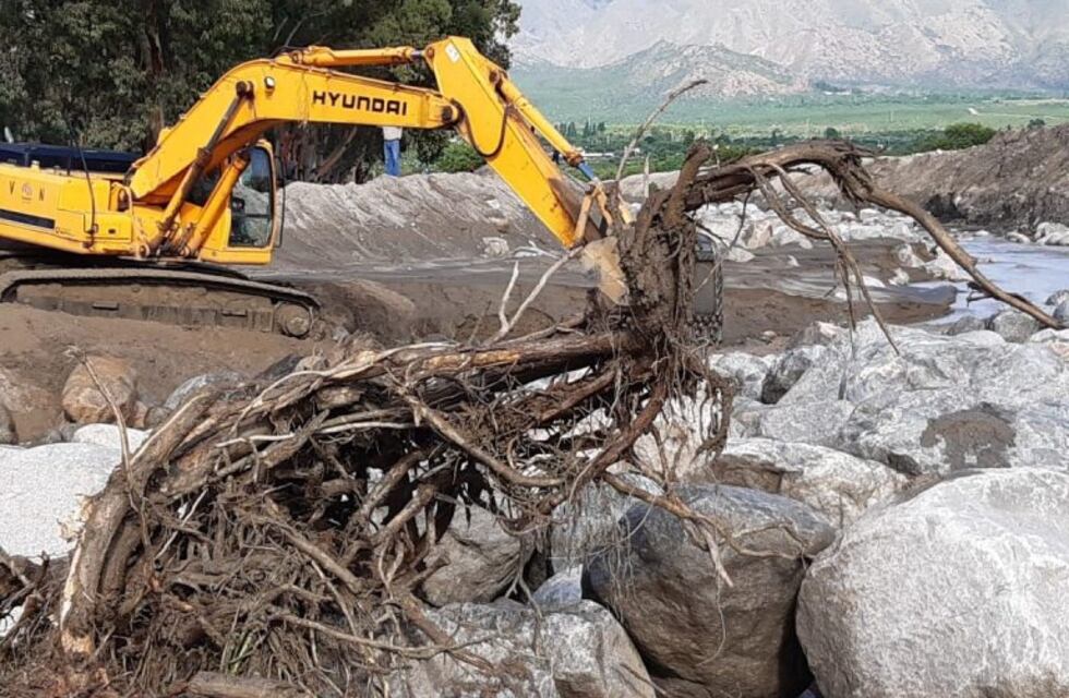 Asisten a familias afectadas por la crecida del río Chuscha en Cafayate