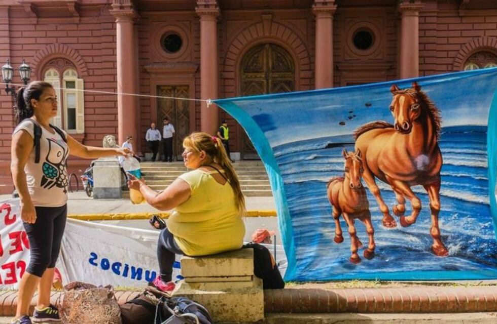 Anuncian la instalación de la "Carpa de la Dignidad Cartonera" frente a la Municipalidad