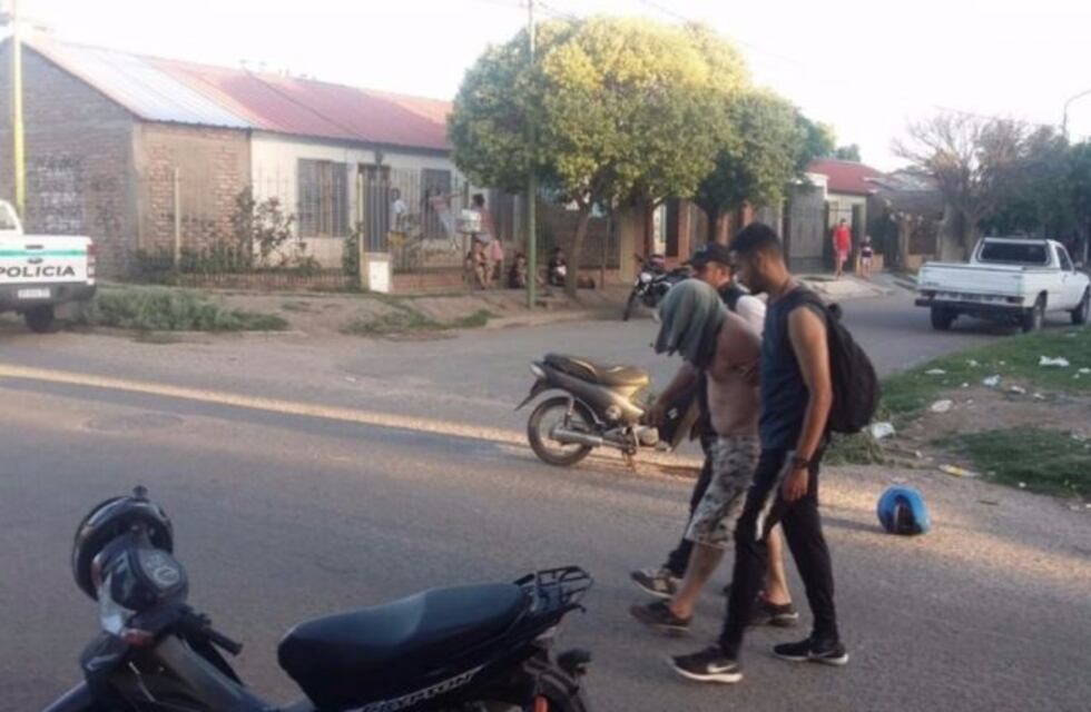 Fue detenido por circular en moto con un kilo de marihuana