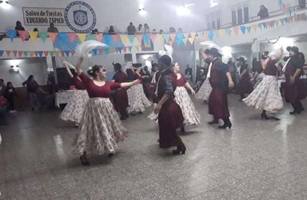 Una agrupación folclórica bahiense dicta clases en Punta Alta