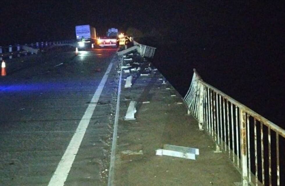 Milagrosamente salvó su vida tras chocar y caer al río