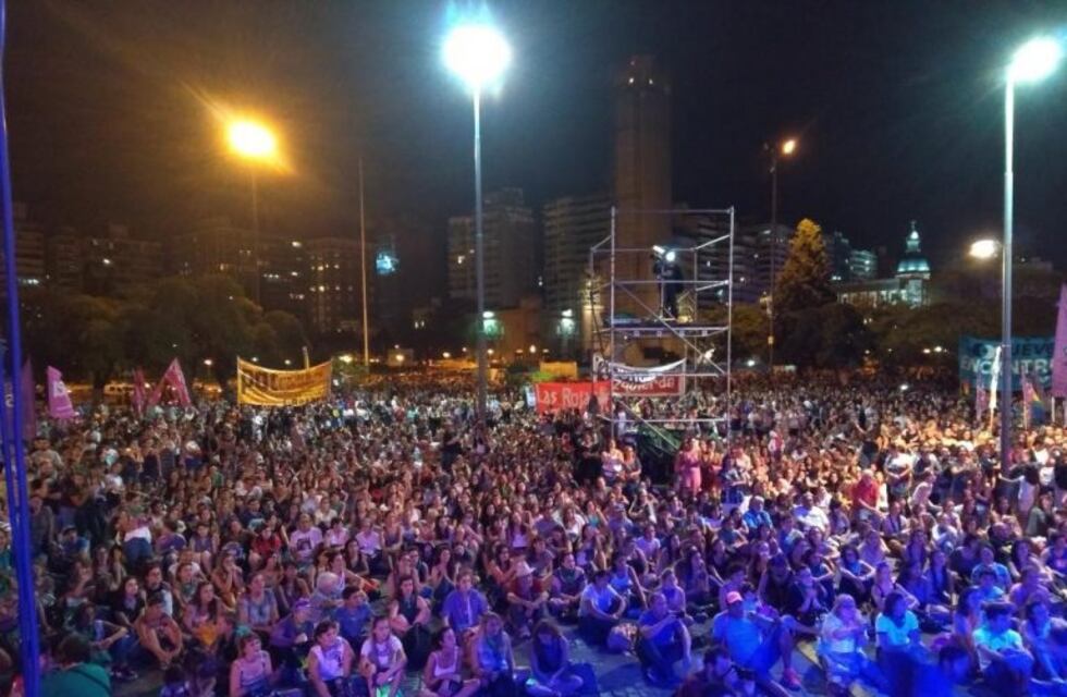 Rosario se tiñó de violeta con la marcha por el 8M