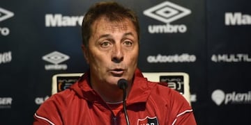 Frank Kudelka, entrenador de Newell's, en conferencia\u002E (@pablogavira)