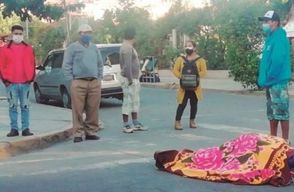 La gente muere en las calles en Bolivia y crece la preocupación en la frontera