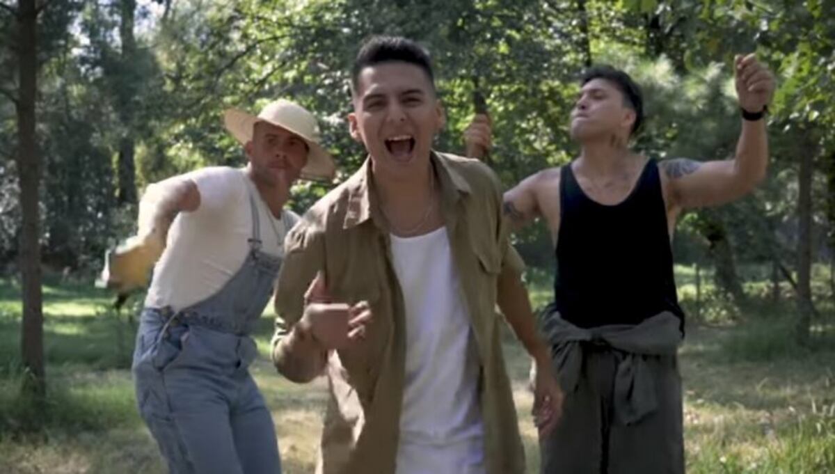 Imagen del clip del tema No tengo plata de la Banda XXI