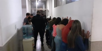 Desbaratan fiesta clandestina en arroyo seco y detienen a 20 jóvenes (@JoseljuarezJOSE)