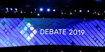Argentina's presidential candidates Mauricio Macri, Nicolas del Cano, Jose Luis Espert, Juan Jose Gomez Centurion, Roberto Lavagna, and Alberto Fernandez participate in a presidential debate ahead of the October 27 presidential election, at the University of Buenos Aires' Law School, in Buenos Aires, Argentina, October 20, 2019\u002E REUTERS/Agustin Marcarian