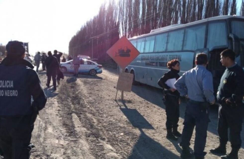 Increíble fuga: la policía recapturó a nueve reclusos que escaparon de un colectivo