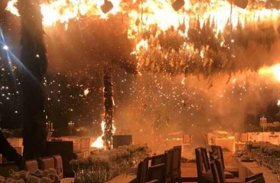 Los novios bailaban el vals en su casamiento y el salón terminó en llamas