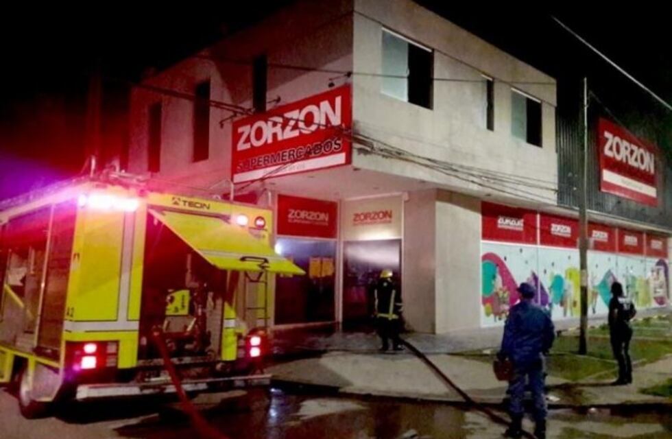 Un incendio destruyó un reconocido supermercado de Resistencia
