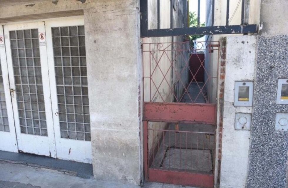 La mujer cautiva en barrio Cura vivía encadenada a la cama y era obligada a usar ropa de hombre