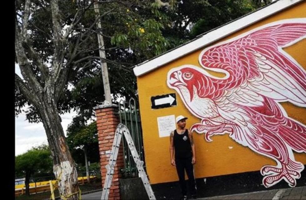Un tatuador colombiano pintó un mural con sangre humana
