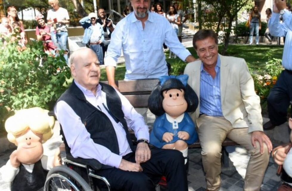 Quino inauguró esculturas de Mafalda, Manolito y Susanita en Mendoza