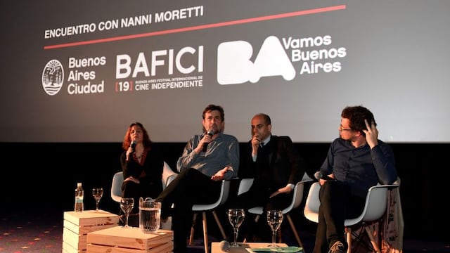 El director de cine italiano Nanni Moretti (segundo por la izq), el 20/04/2017 en Buenos Aires, Argentina, durante una charla abierta en el festival de BAFICI. Durante la misma confesu00f3 que el victimismo le parece