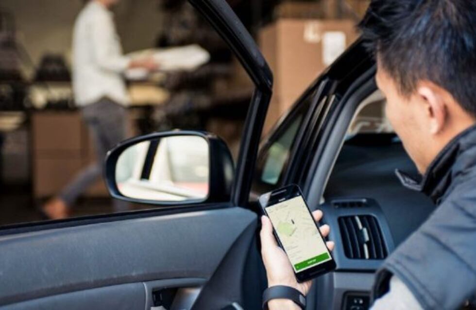 El video del momento en que un conductor de Uber se separa de su pareja