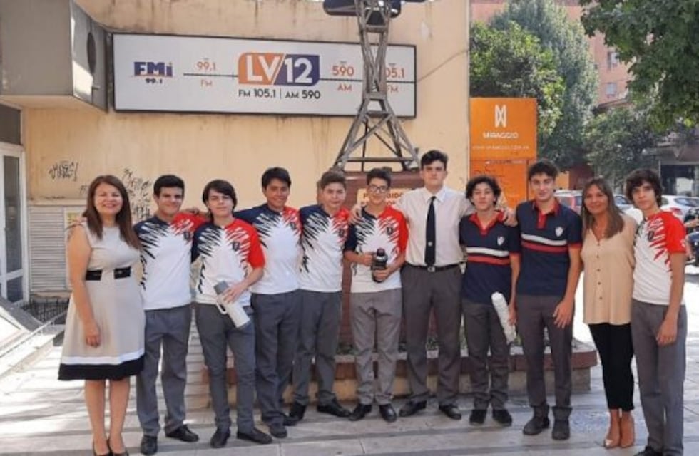 Repartieron desayunos en lugares públicos en su "último primer día"