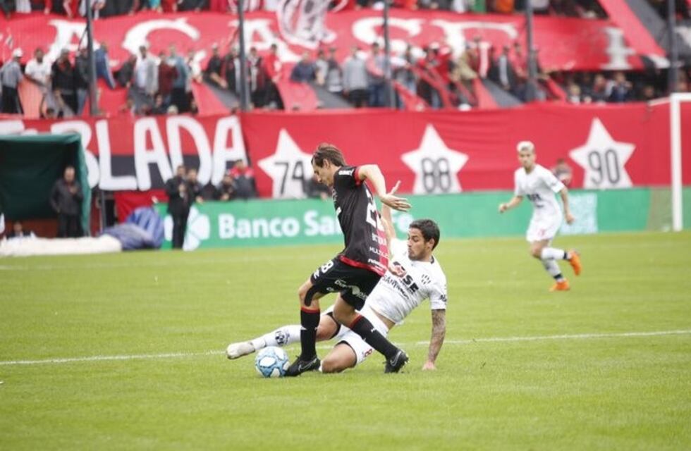 Newell's se hizo fuerte en el Coloso y le ganó 2 a 0 a Central Córdoba