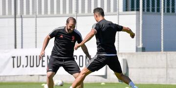 La comparación entre Gonzalo Higuaín y Cristiano Ronaldo en una prueba de velocidad (Foto: Twitter/@juventusfcen)