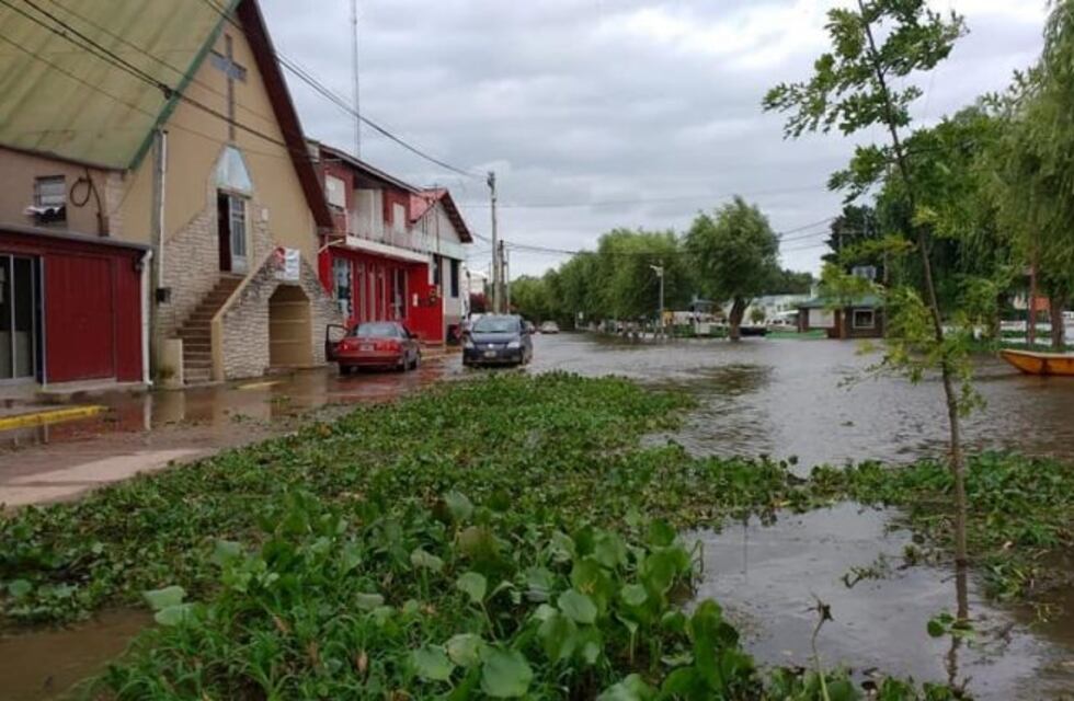Villa Paranacito está en etapa de evacuación