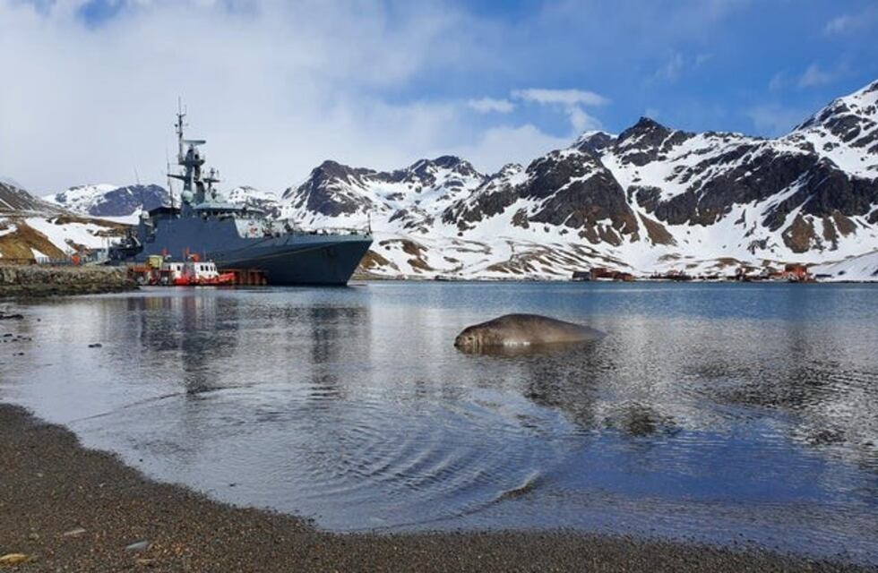 El HMS "FORTH" realizó un período de patrulla por Islas Georgias del Sur
