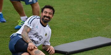 Ezequiel Lavezzi se burló de Arturo Vidal y Chile vía Twitter pero luego borró su publicación\u002E AFP PHOTO / DOUGLAS MAGNO