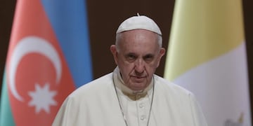 LZL05. Baku (Azerbaijan), 02/10/2016.- Pope Francis arrives to the Aliyev congress center for a meeting with the authorities in Baku, Azerbaijan, 02 October 2016. The Pope is in Azerbaijan after visiting Georgia on a three-day tour of the Transcaucasian countries. (Azerbaiyu00e1n, Papa) EFE/EPA/ALESSANDRA TARANTINO / POOL baku Azerbaijan papa francisco visita oficial a Azerbaijan encuentro con autoridades del pais sumo pontifice