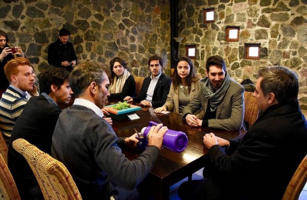 Los jóvenes del encuentro Y20 fueron recibidos este viernes por Mestre y Cossar