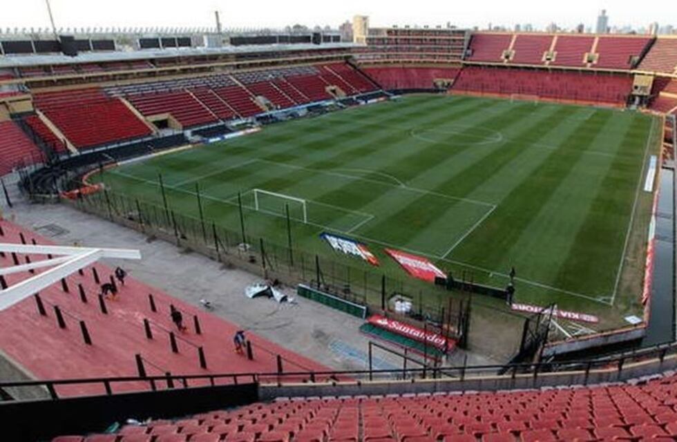 Para Corral el clásico entre Newell's y Central debería jugarse en Rosario
