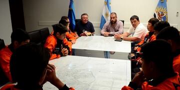 Entregaron aporte al Club Estudiantes que viaja a Chile