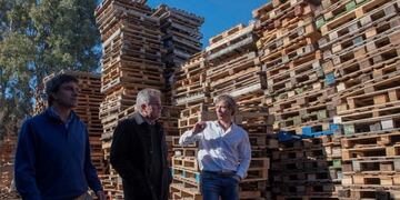 Héctor Gay recorrió la planta recicladora