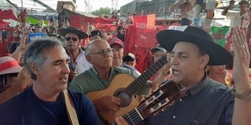 El Chaqueño Palavecino le cantó al Gauchito Gil\u002E