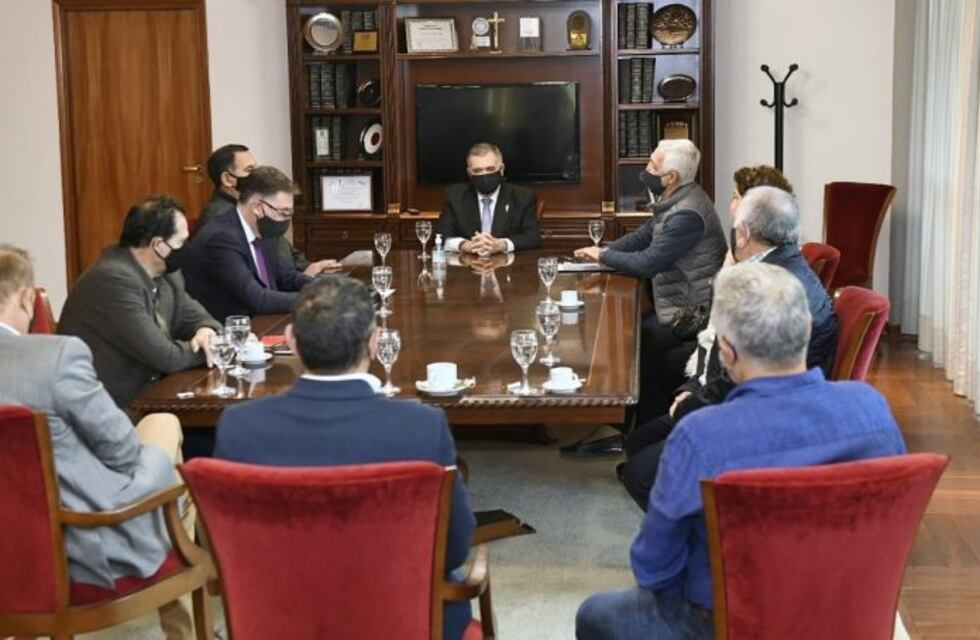 Legislatura: Jaldo mantuvo una reunión con transportistas escolares