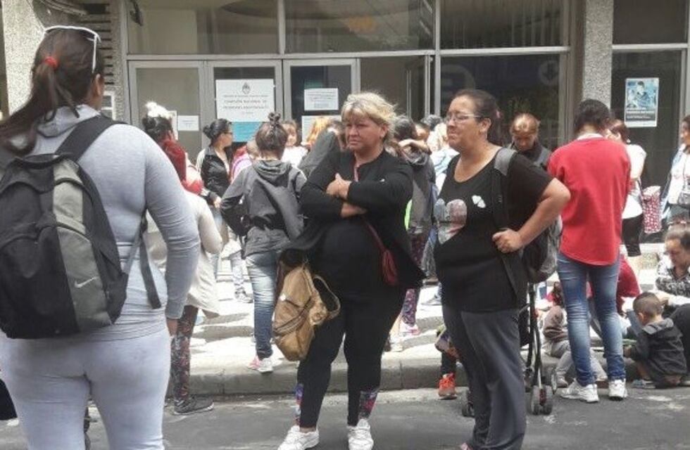 Organizaciones barriales reclamaron ayuda alimentaria en las puertas del Ministerio de Desarrollo Social