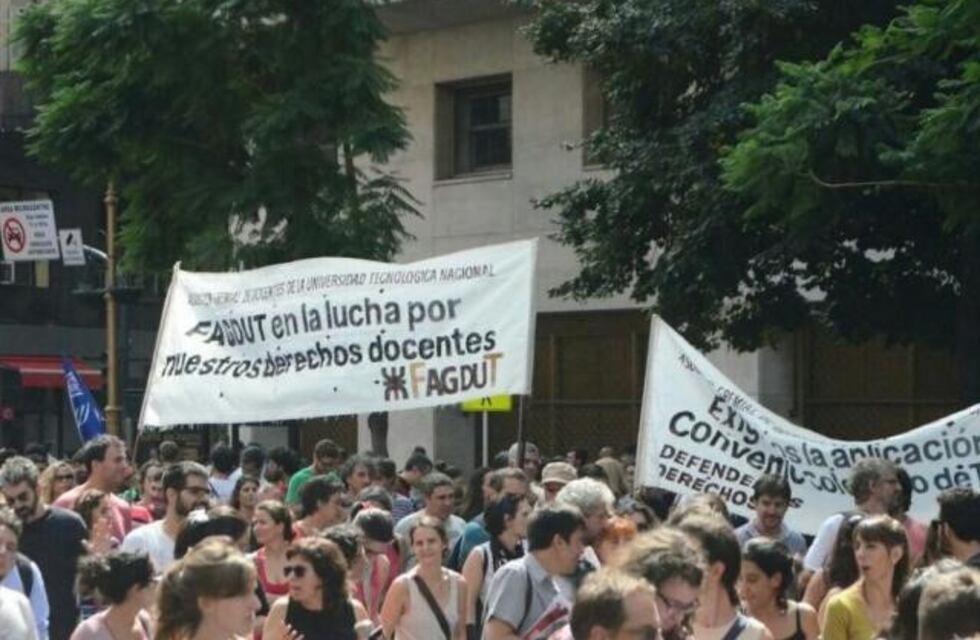 Docentes de la UTN vuelven a parar para discutir paritarias sin techo