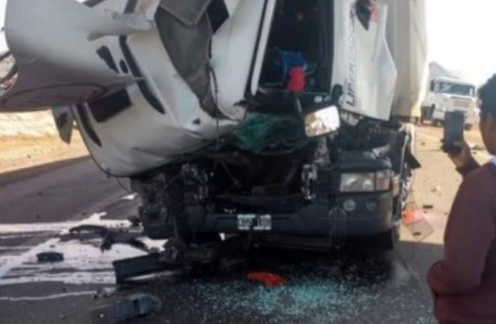 Tremendo choque entre camiones en uno de los accesos a Mendoza