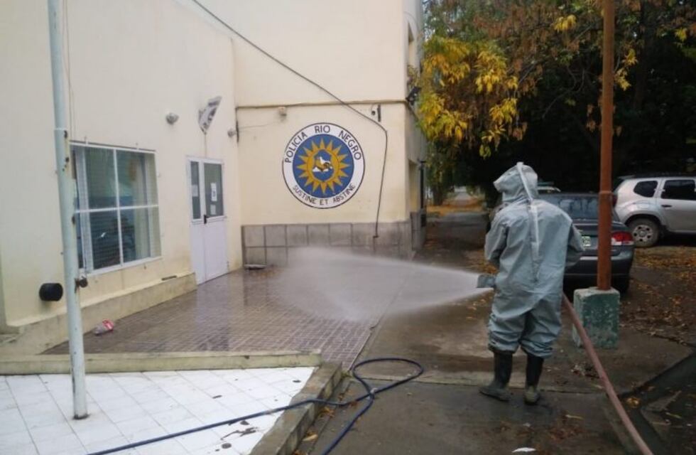 Coronavirus: desinfectan unidades policiales en Viedma