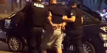 Un conductor ebrio junto con un amigo en el mismo estado (o peor) se enfrentaron con dos mujeres de Tránsito de Capital\u002E