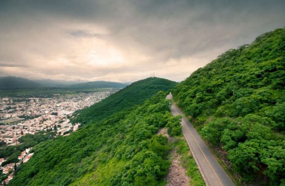 Prohibirán subir de noche al Cerro San Bernardo