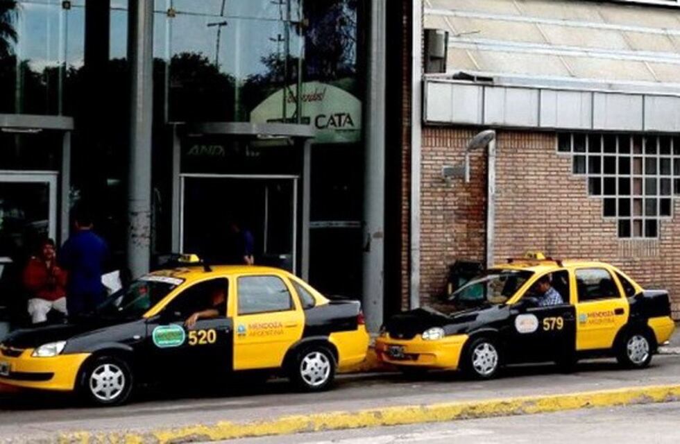 Por arreglos en la terminal de Mendoza, cambian las paradas de taxis