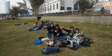 El acampe de los fanáticos de Don Osvaldo en la Costanera de Córdoba esperando el recital\u002E