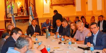Valdés pidió reforzar los servicios y emprendimientos en la provincia