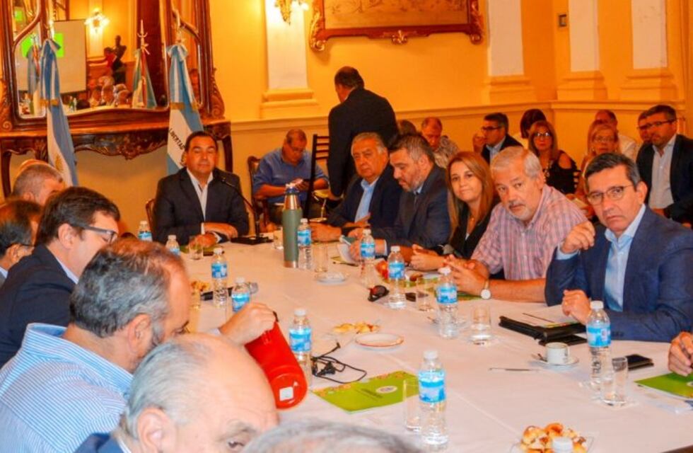 Valdés pidió reforzar los servicios y emprendimientos en la provincia