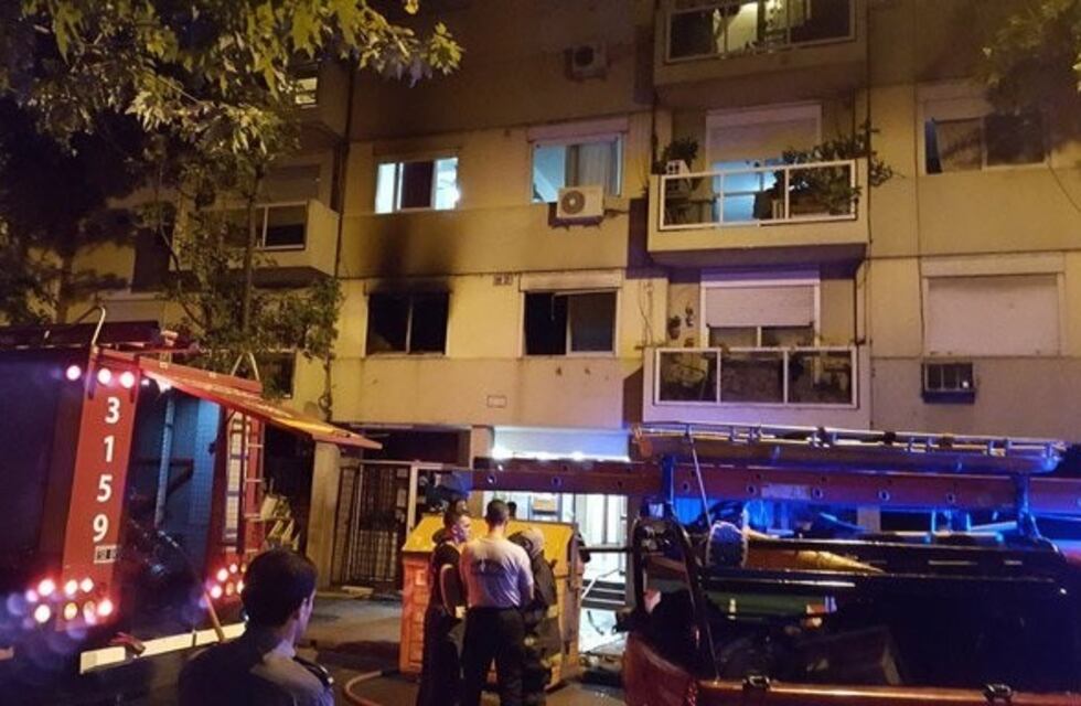 El psicólogo fallecido en el incendio de Moreno al 300 tenía heridas de arma blanca