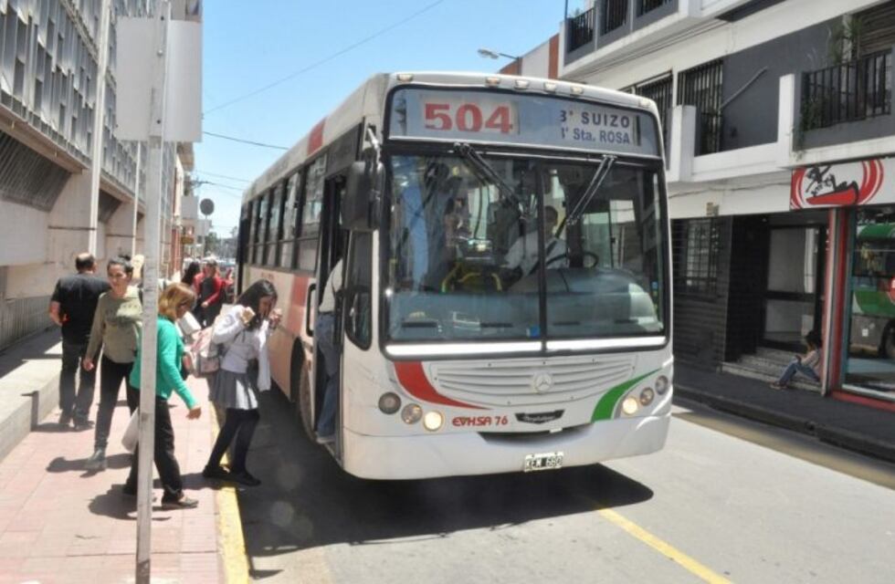 Hubo acuerdo y desde anoche se normalizó el servicio de transporte en la ciudad