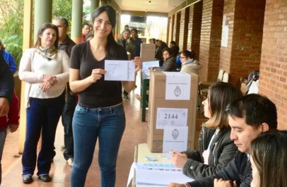 Cristina Britez emitió su voto y destacó el respeto entre las fuerzas políticas