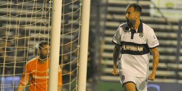 Gimnasia lo bajó a San Lorenzo y le dio una mano a la T\u002E