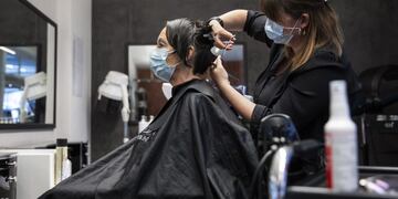 Repudian persecución que reciben peluqueras contagiadas de coronavirus\u002E (Archivo EFE)