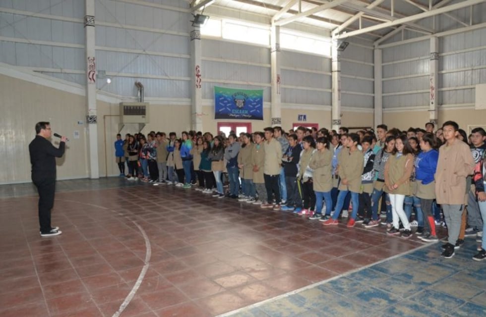 Un periodista se burló en las redes sociales de una escuela y lo denunciaron ante el Inadi