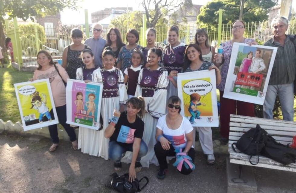 Con mis hijos no te metas: Punta Alta se sumó