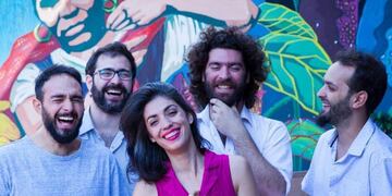 Mica Vita es la cantante de Duratierra, un quinteto que sigue en ascenso y a paso firme\u002E